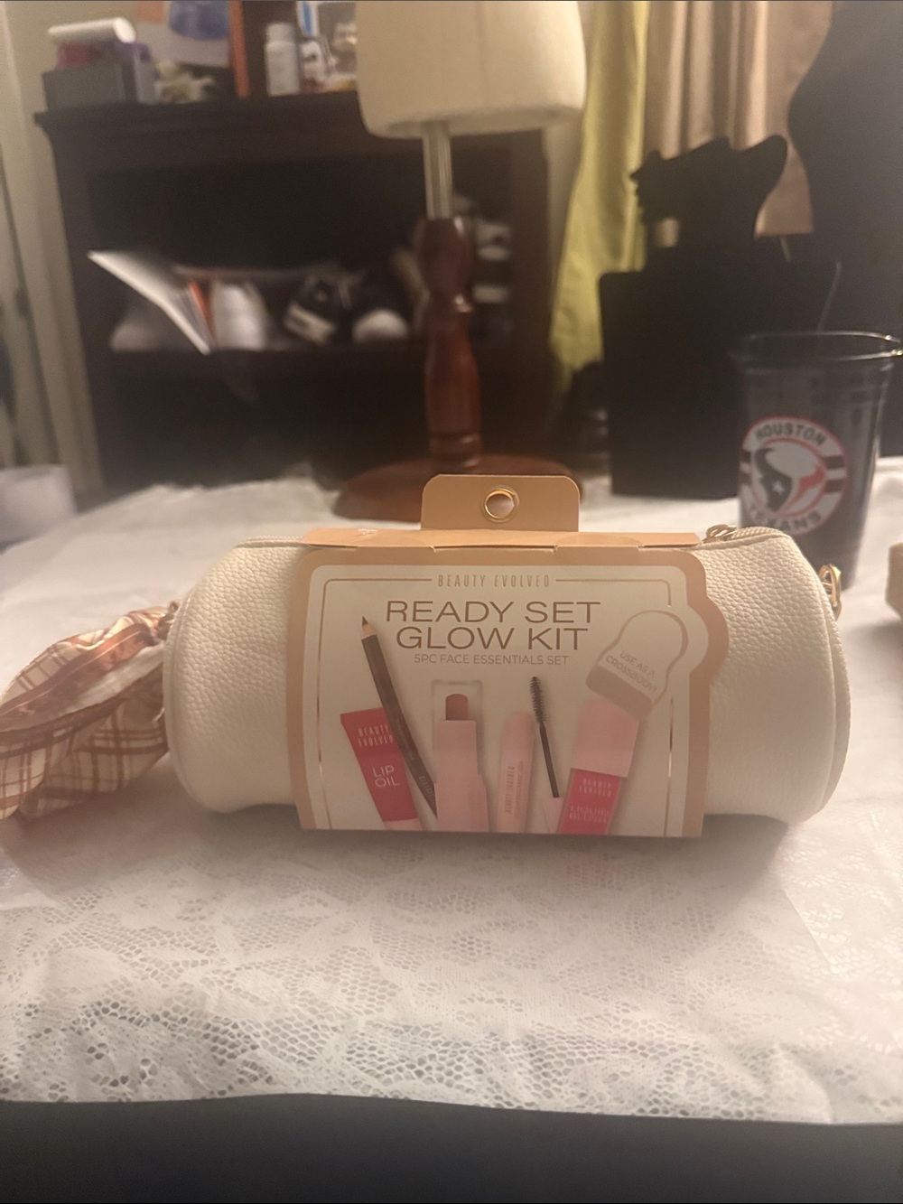 Beauty Creations Cream and Pink Ready Set Glow Kit Pouch